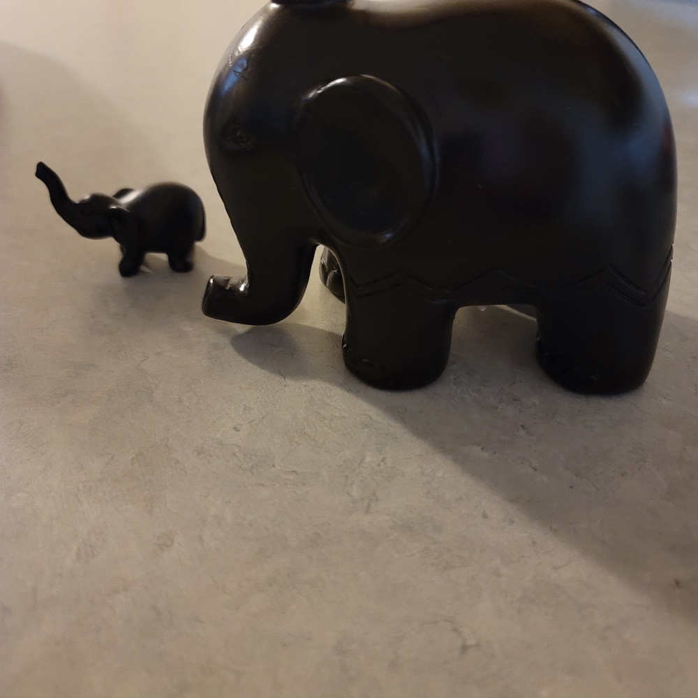 Small Mommy and Baby Elephant figures